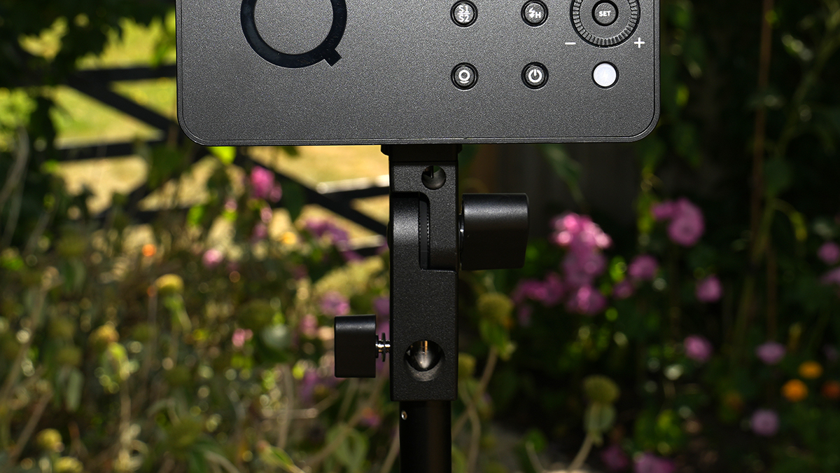 Neewer Q6 strobe light outside