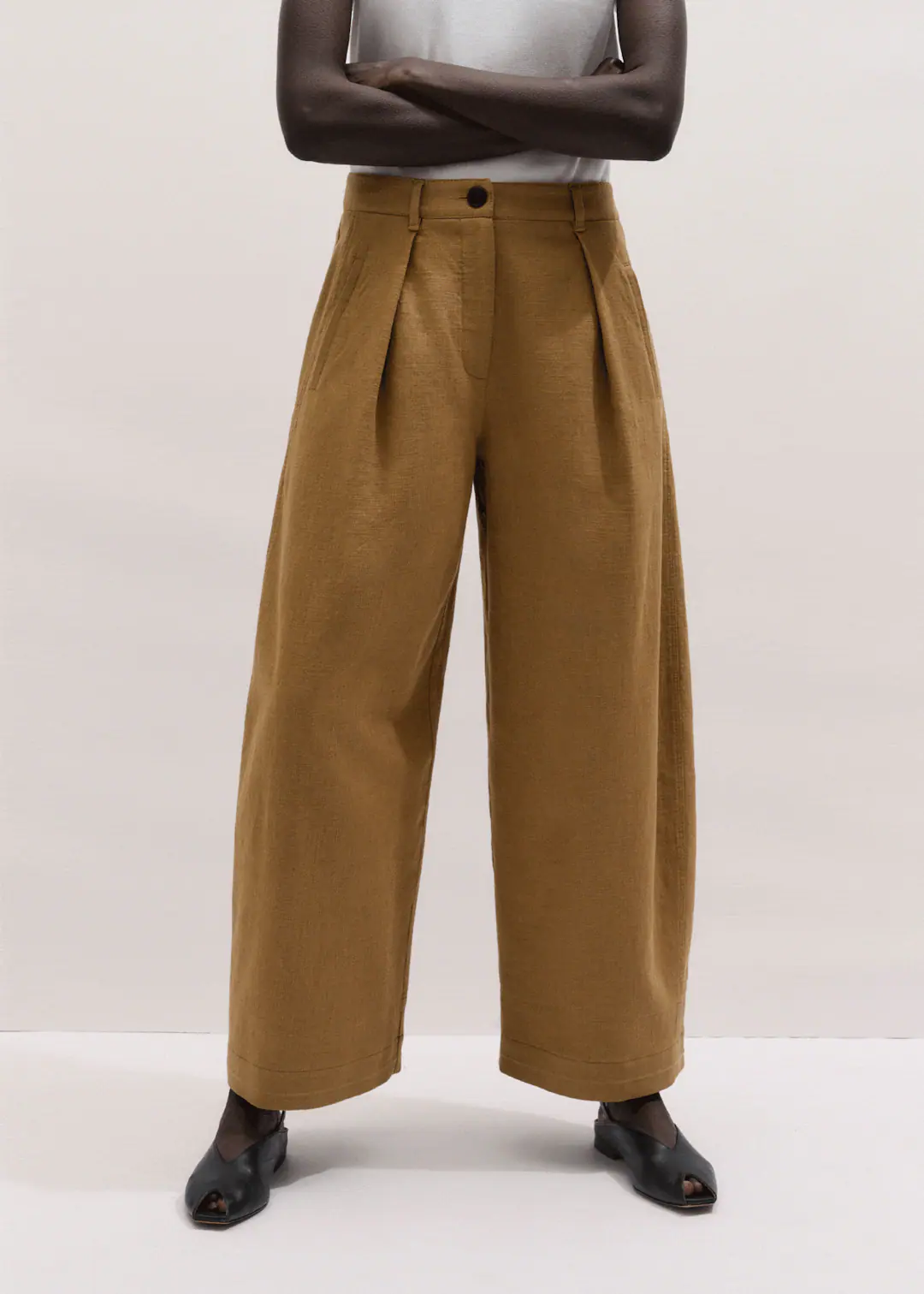 Pleat Barrel Trouser
