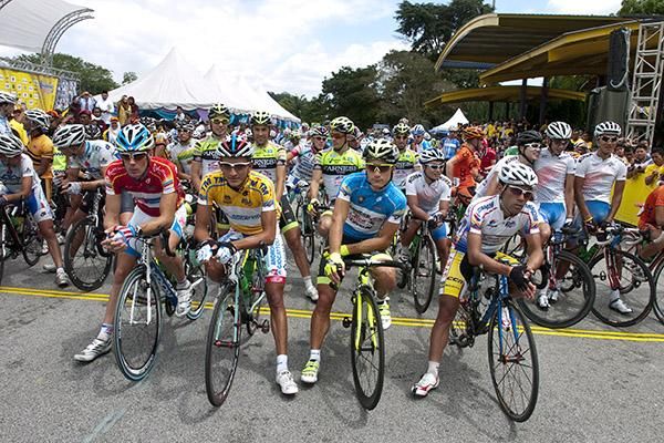 Jersey wears (l-r): Albert Timmer (KOM), Jonathan Monsalve (tour winner), Andrea Guardini (sprints), and Rahim Emami (best placed Asian) on the start line in Shah Alam.