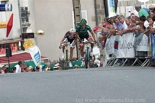 Arashiro was edged just before the finish.