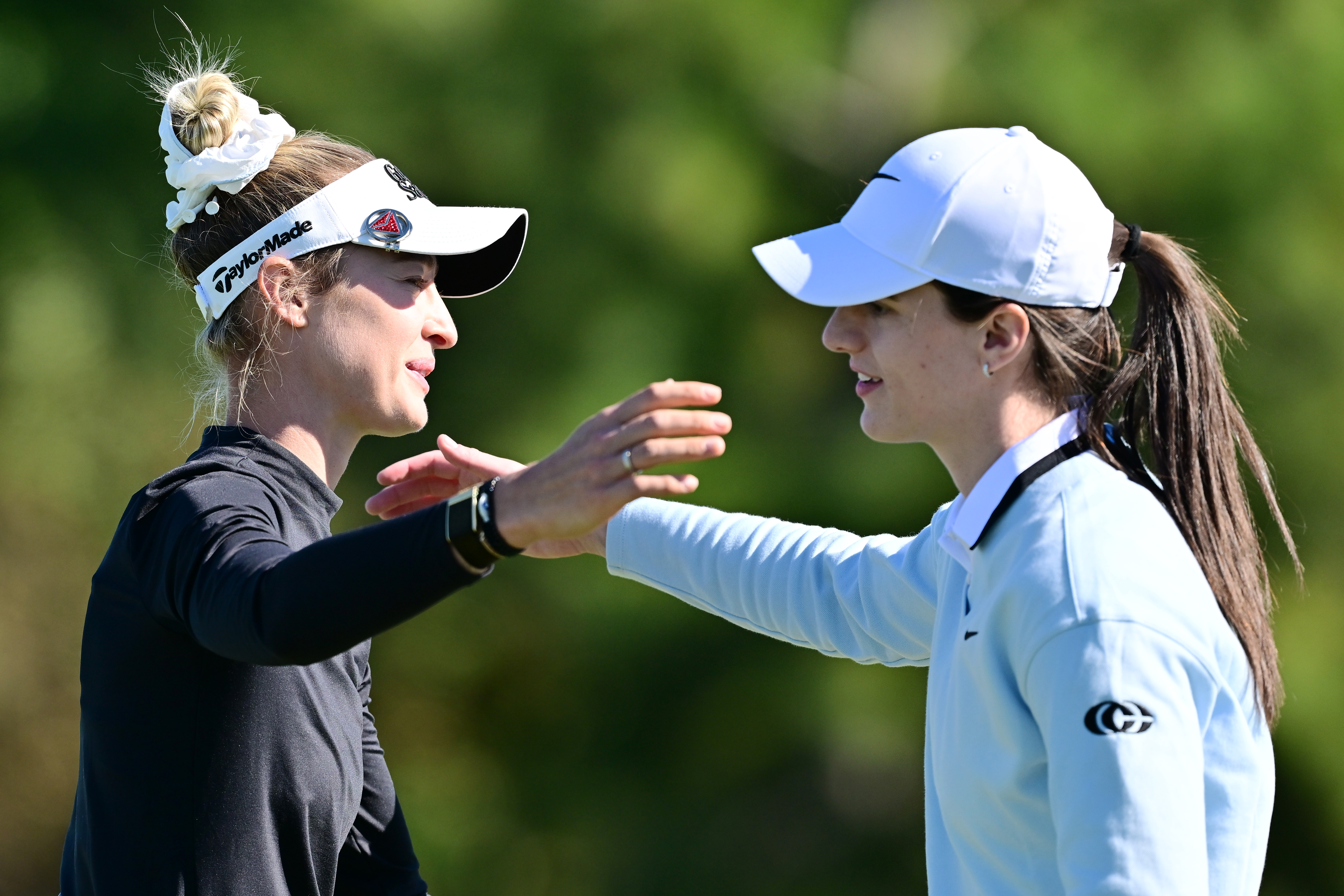 Nelly Korda and Caitlin Clark hug on the 18th green