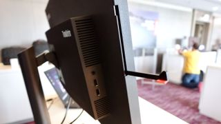 Lenovo ThinkVision 27 3D ports