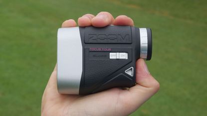 gemakkelijk te kwetsen borstel Wiegen Zoom Focus Tour Laser Rangefinder Review | Golf Monthly