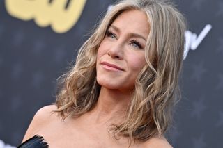 gray hair - jennifer aniston