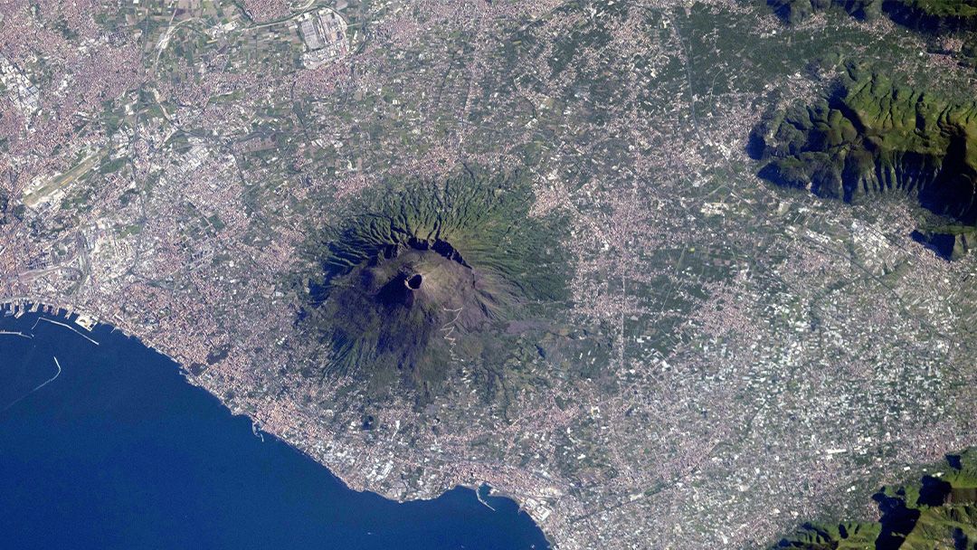 Astronaut Photographs European Volcanoes from Space