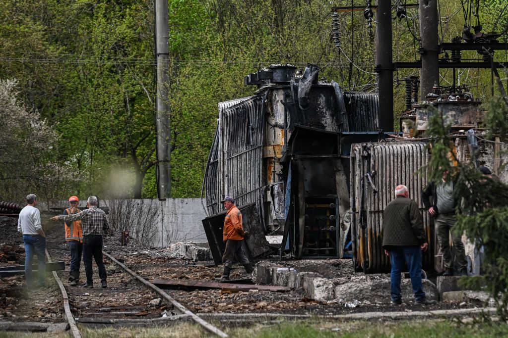 Ukraine electrical substation hit by Russian strike