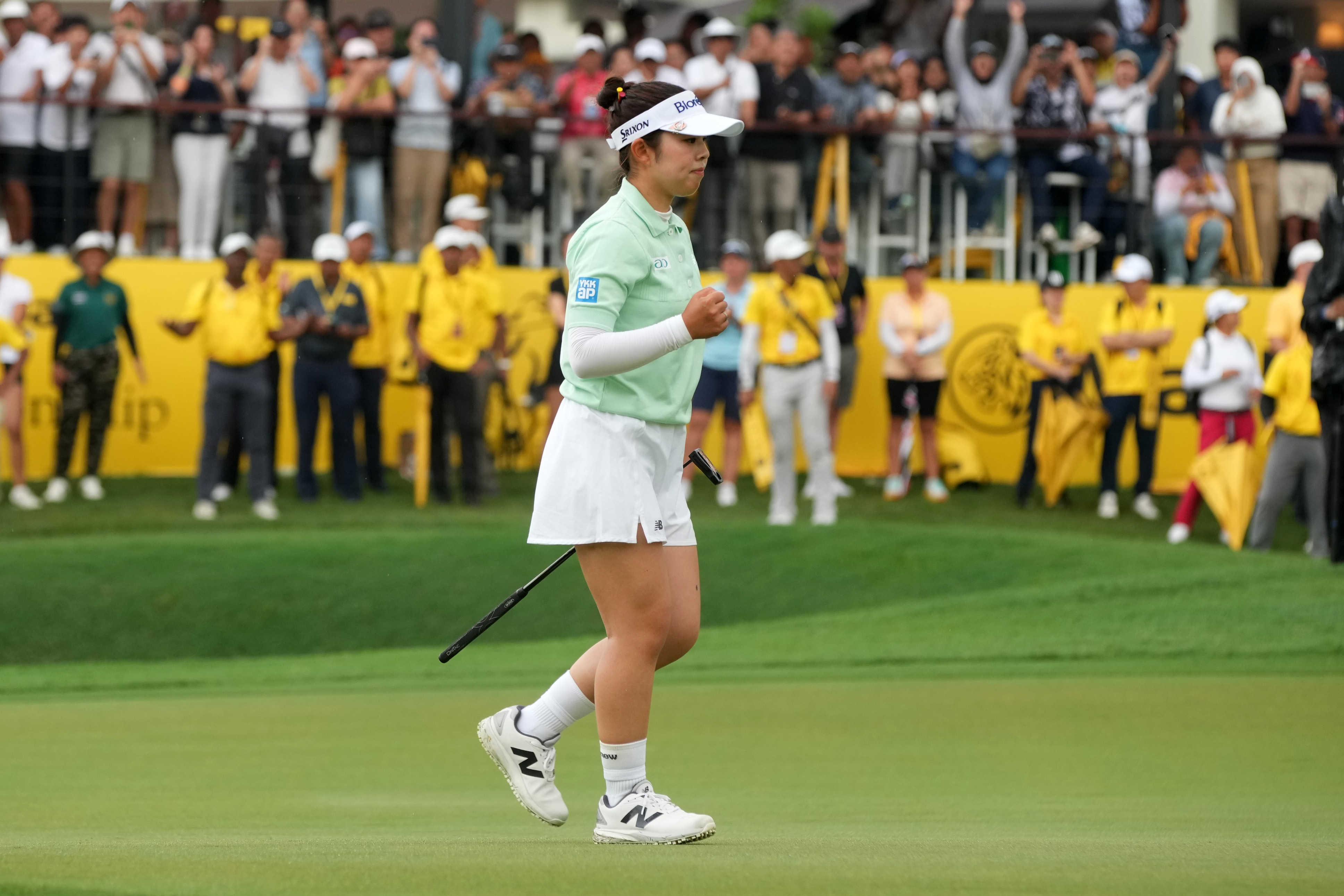 Miyu Yamashita fist pumps after holing the winning putt