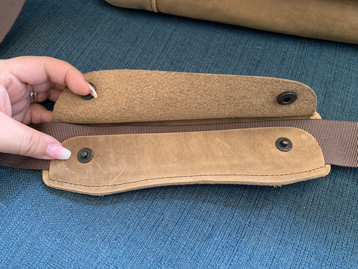 Waterfield Designs Executive Leather Messenger leather shoulder pad