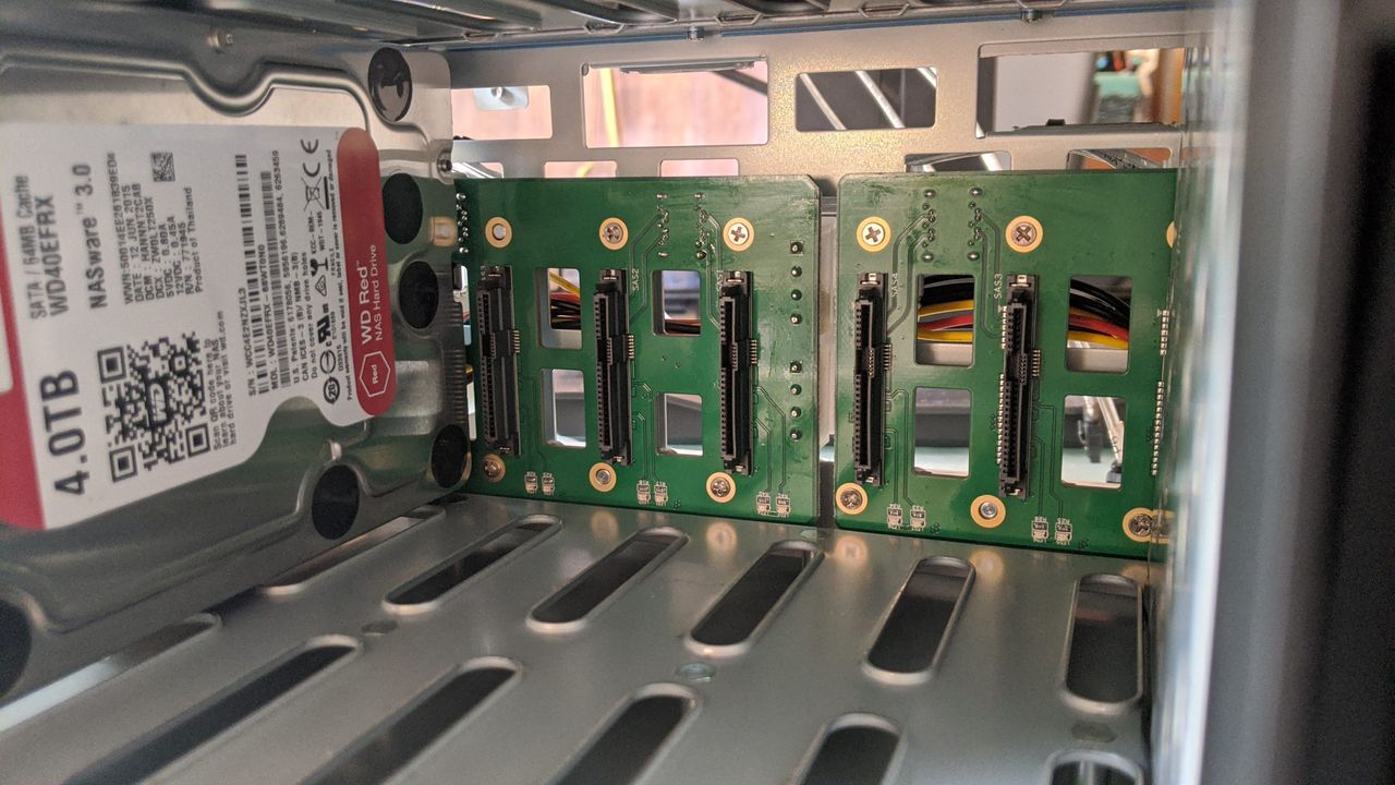 Here's what it looks like with most of the trays removed. Each board here provides power/data to 4 HDDs.