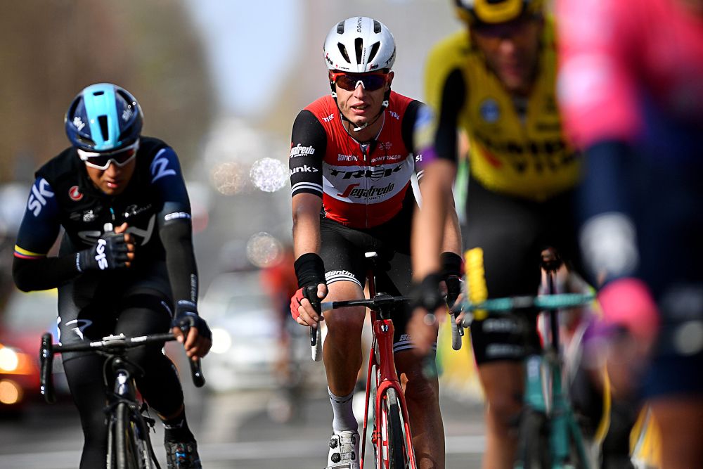 Ivan Sosa finishes stage 1 at Paris-Nice after a crash