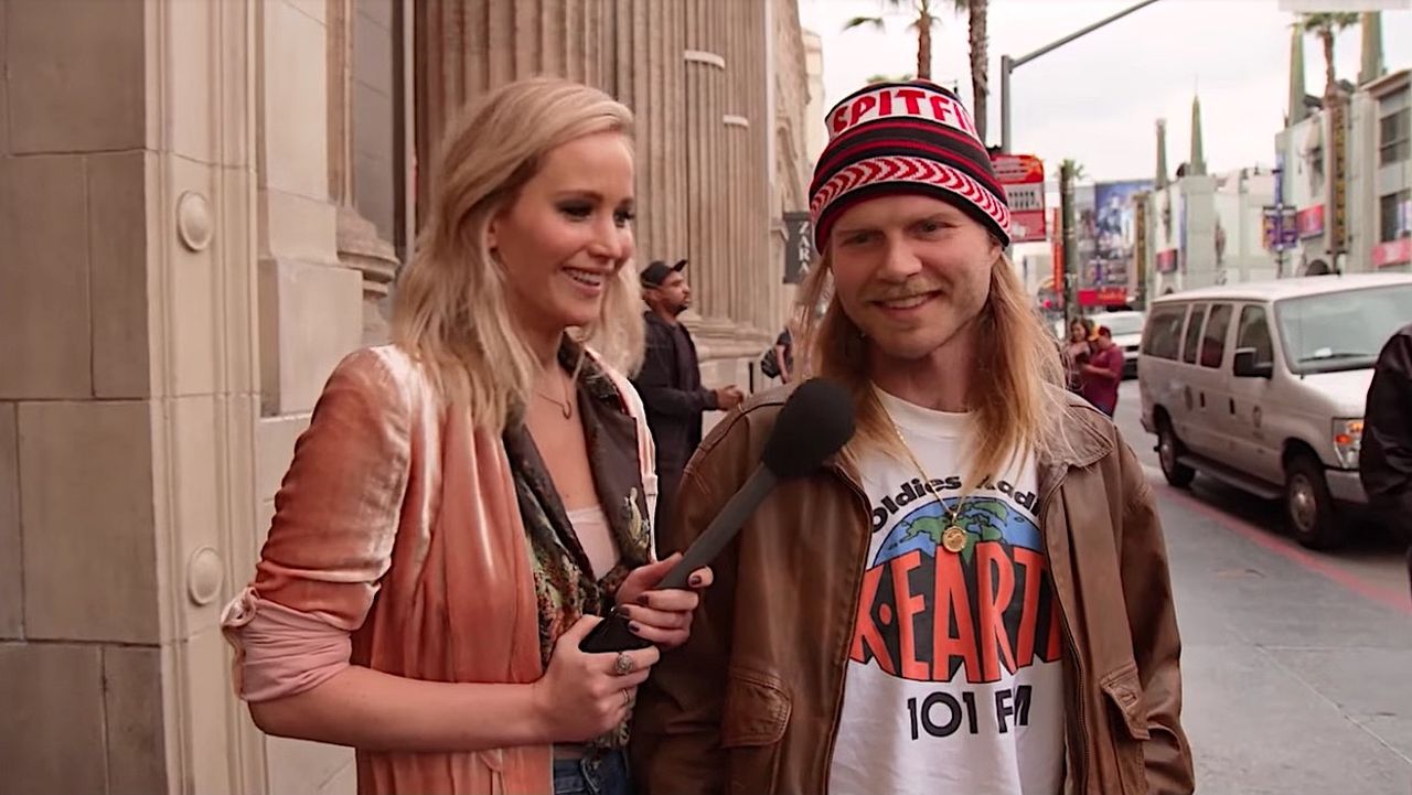 Jennifer Lawrence quizzes pedestrians about Jennifer Lawrence