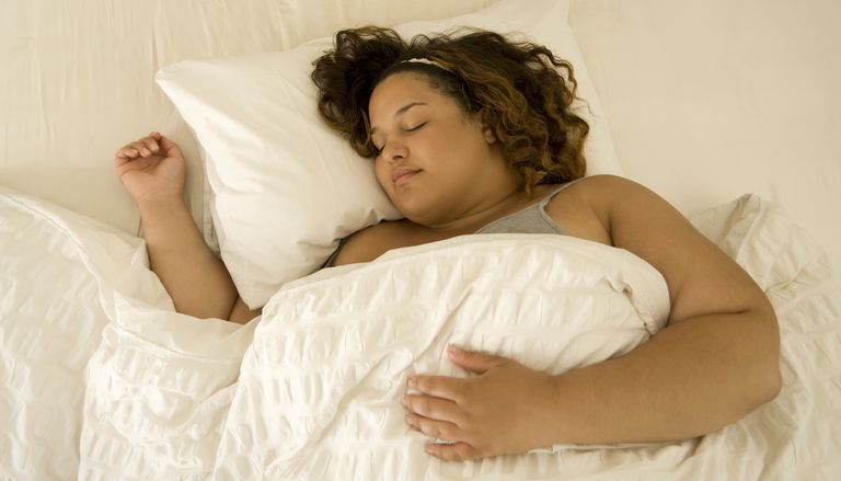 woman sleeping in bed, sleep trackers, best sleep trackers, sleep tracking