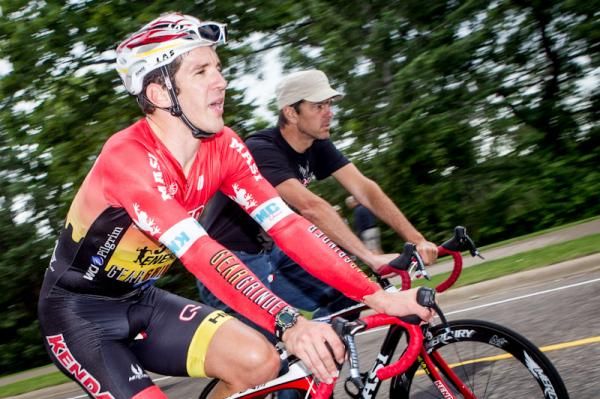 Andy Jacques-Maynes (Kenda/5 Hour Energy) and Frankie Andreu discuss the stage.