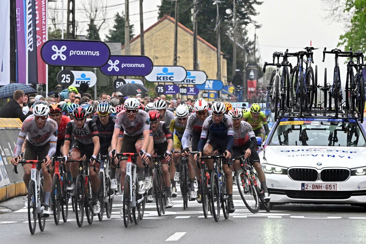 De Brabantse Pijl - La Fleche Brabanconne 2022 - 62nd Edition - Leuven - Overijse 205,1 km - 13/04/2022 - Crash - Team Car - photo Vincent Kalut/PN/SprintCyclingAgency&Acirc;&copy;2022