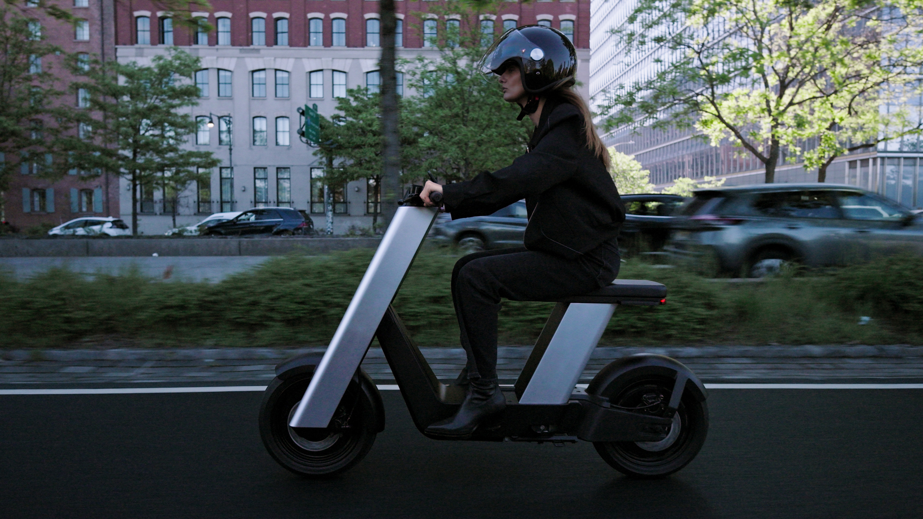 Infinite Machine Olto, a scooter designed for bike lanes