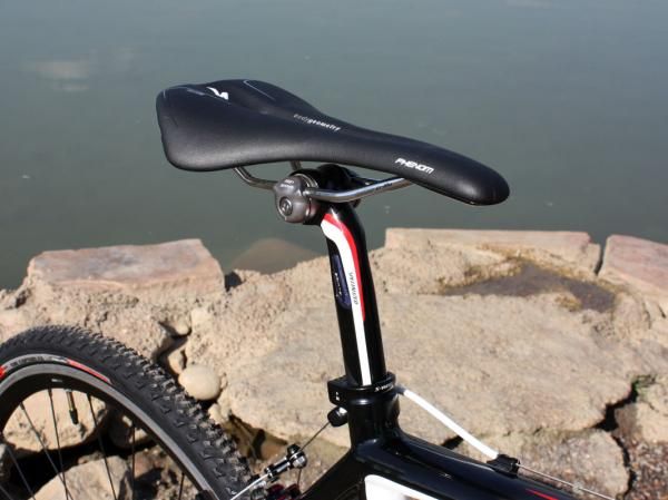 We've got nothing but praise for the Specialized Phenom Comp saddle &ndash; it's supremely comfortable and its rounded corners won't snag on your kit during mounts or dismounts