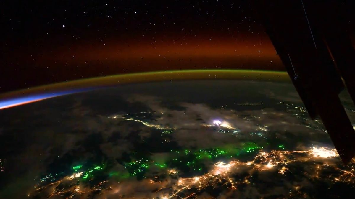 NASA astronaut aboard ISS captures colorful aurora in time-lapse footage of Earth from space (video) thumbnail