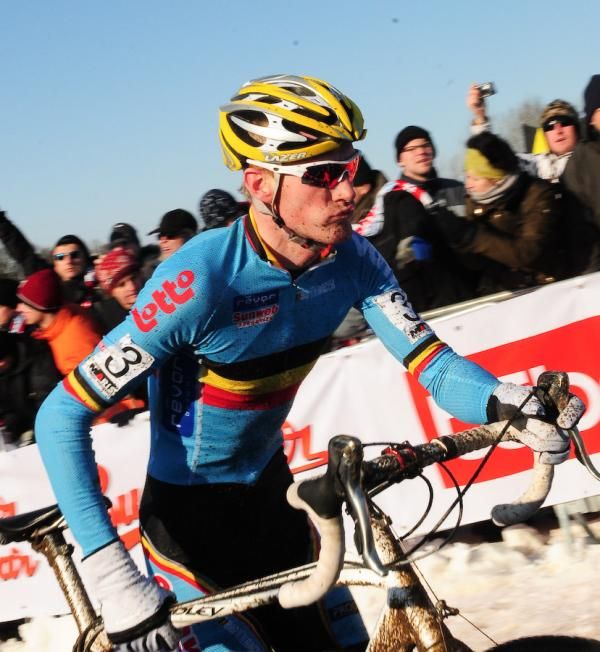Klaas Vantornout (Belgium) running in second place