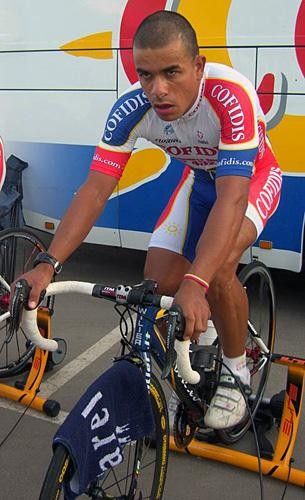 Leonardo Duque (Cofidis) warms up