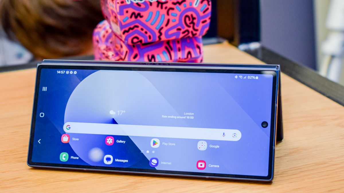 a photo of the Samsung Galaxy Z Fold 6