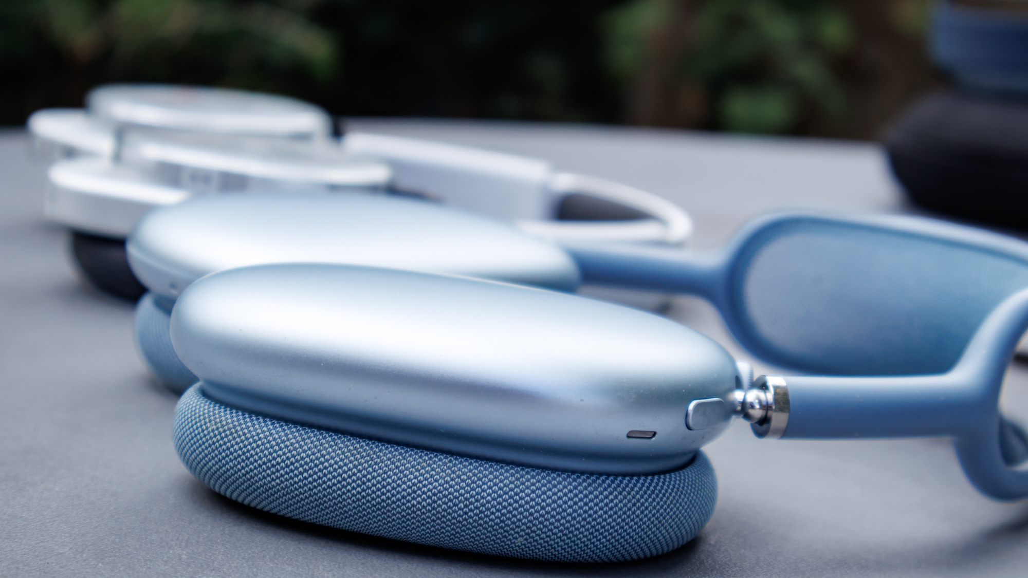 AirPods Max vs Nothing Headphone (1)