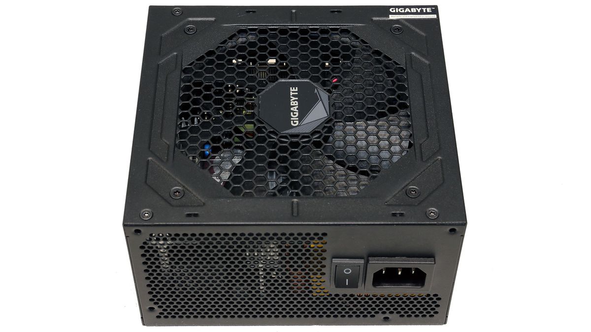 Gigabyte UD750GM