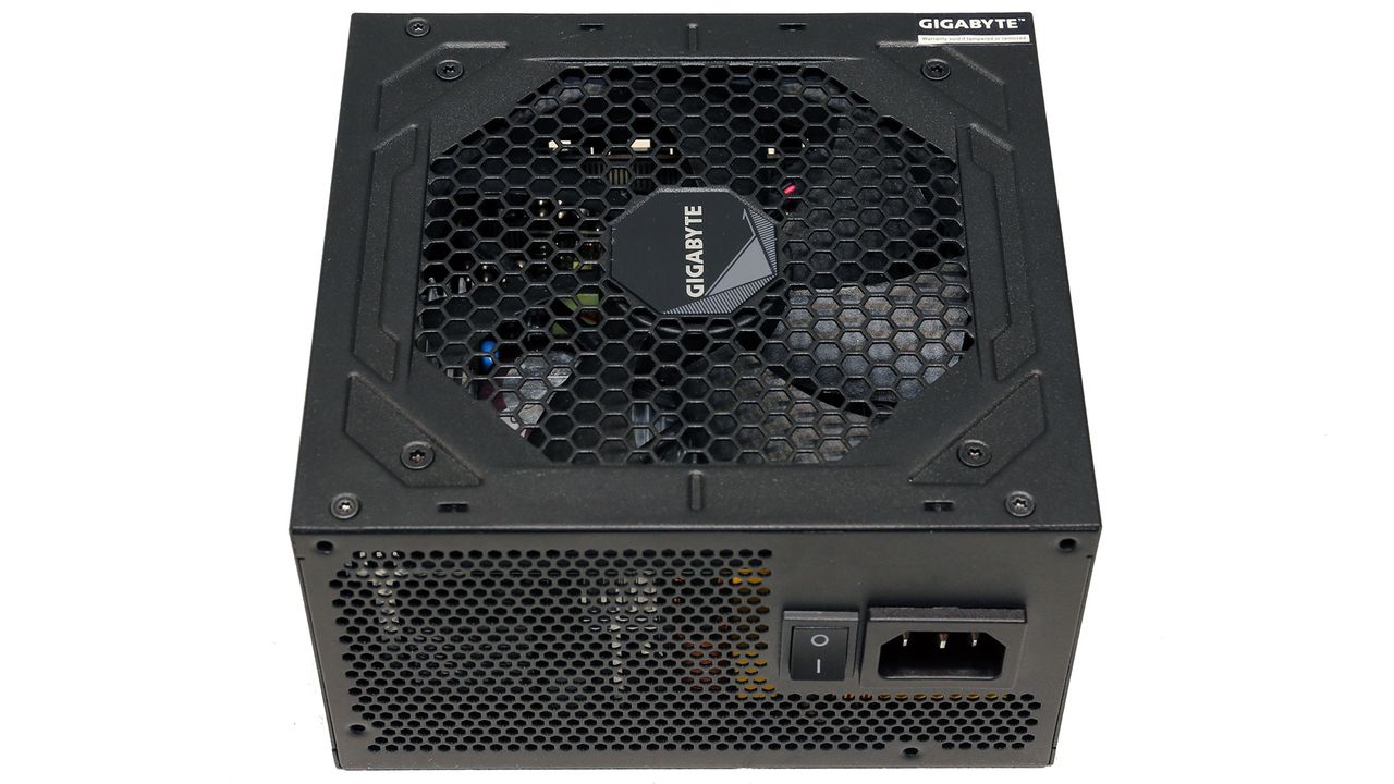 Gigabyte UD750GM