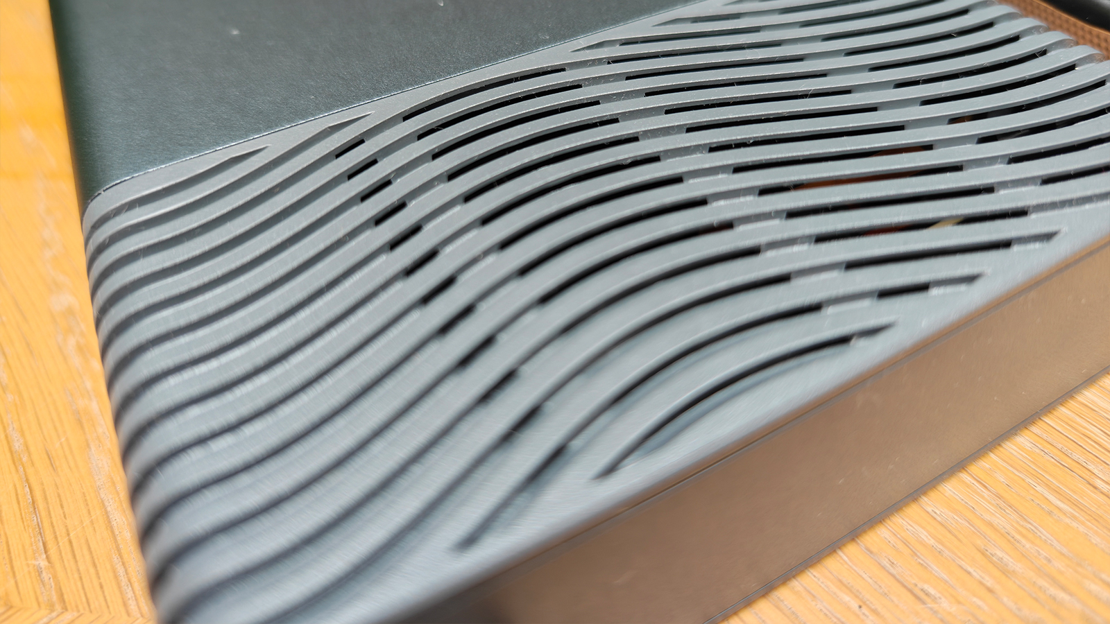 Photos of a silver grey HD box on a wooden desk