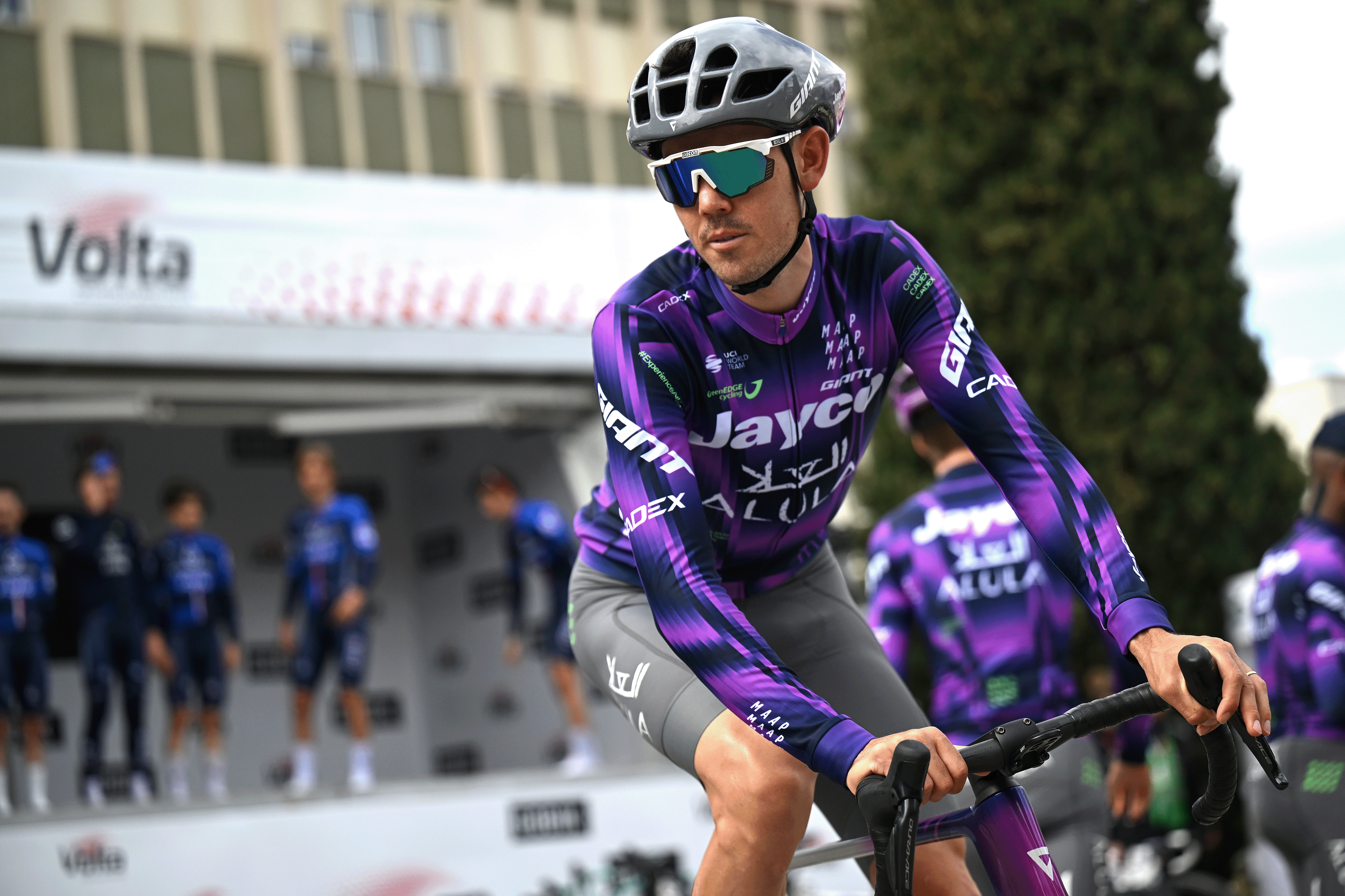 BANYOLES, SPAIN - MARCH 25: Ben O'Connor of Australia and Team Jayco AlUla prior to the 104th Volta Ciclista a Catalunya 2025, Stage 2 a 177.3km stage from Banyoles to Figueres / #UCIWT / on March 25, 2025 in Banyoles, Spain. (Photo by Szymon Gruchalski/Getty Images)