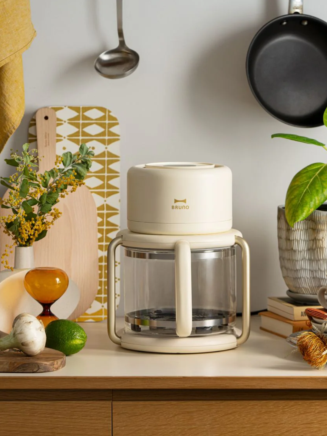 A glass air fryer from BRUNO