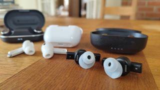 Cambridge Audio Melomania P100, Samsung Galaxy Buds 3 Pro, Final ZE8000 MK2