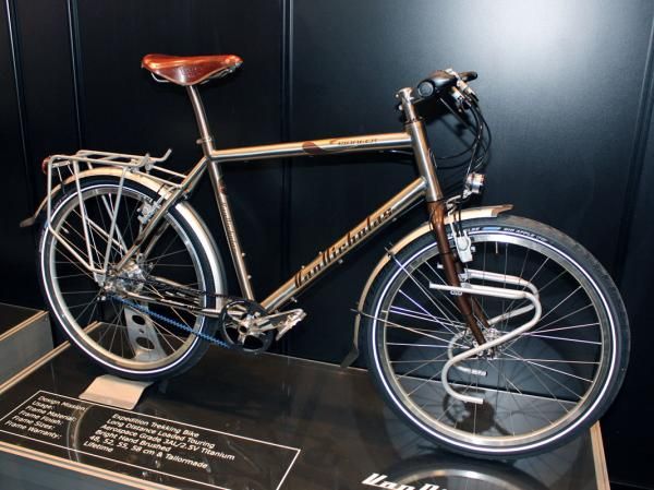 The Van Nicholas Chinook comes complete with a Gates Carbon Belt drive and a Rohloff 14-speed internal rear hub.