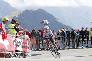 Quintana goes it alone on the Alpe d'Huez — but ultimately it would be in vain (Sunada)