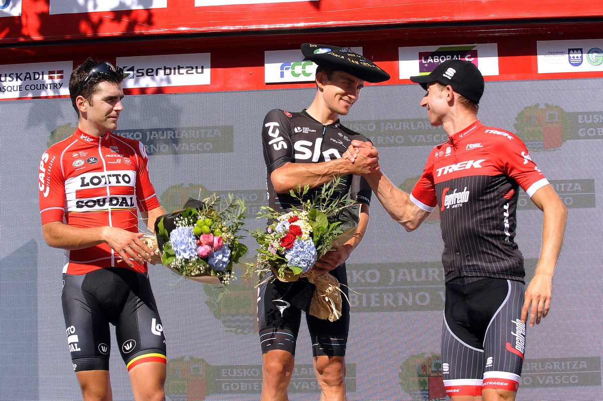 Sky's Michal Kwiatkowski and Bauke Mollema (Trek-Segafredo) shake hands