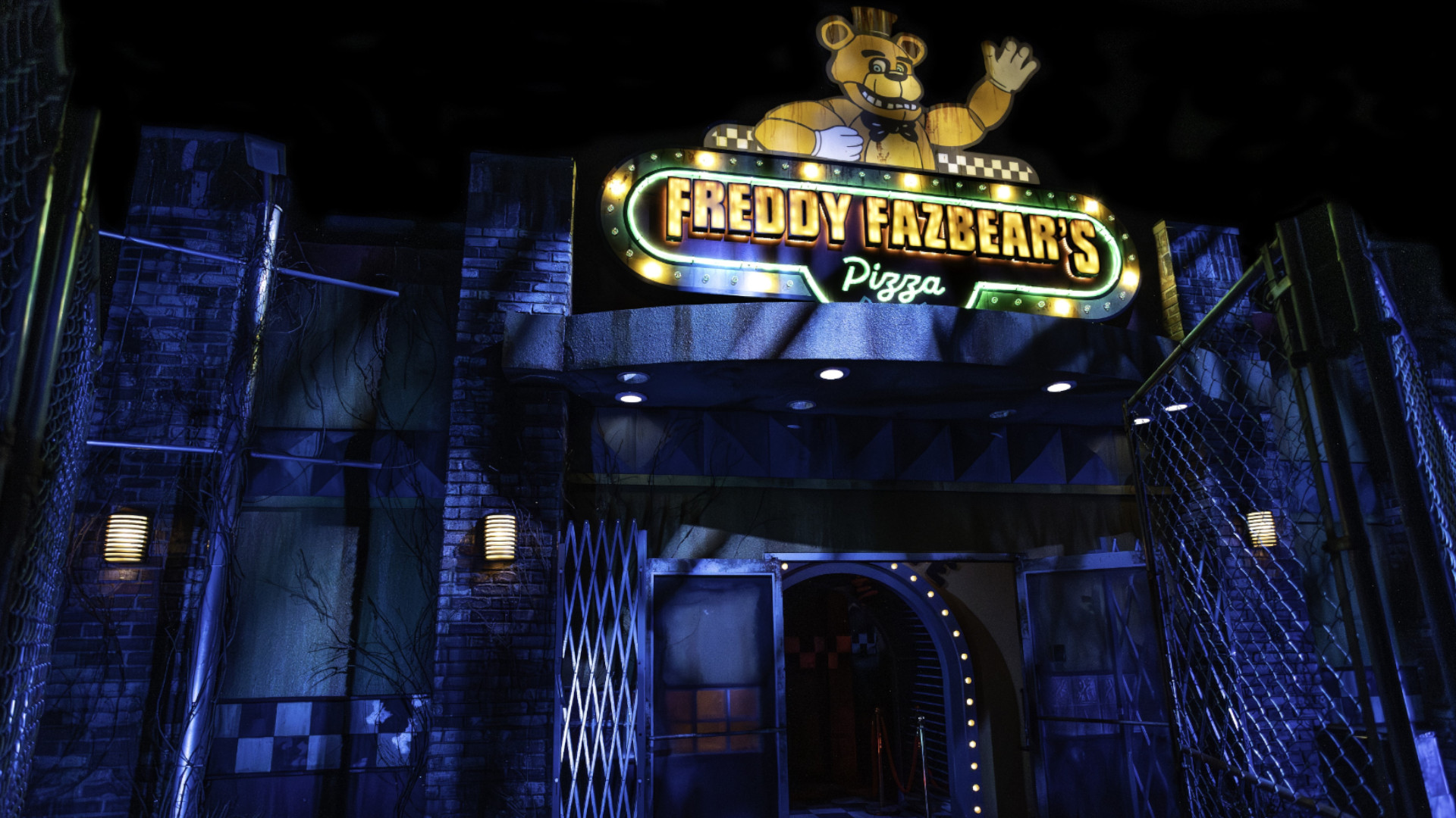 A shot of the outside of the Universal Five Nights at Freddy&#039;s Haunted House