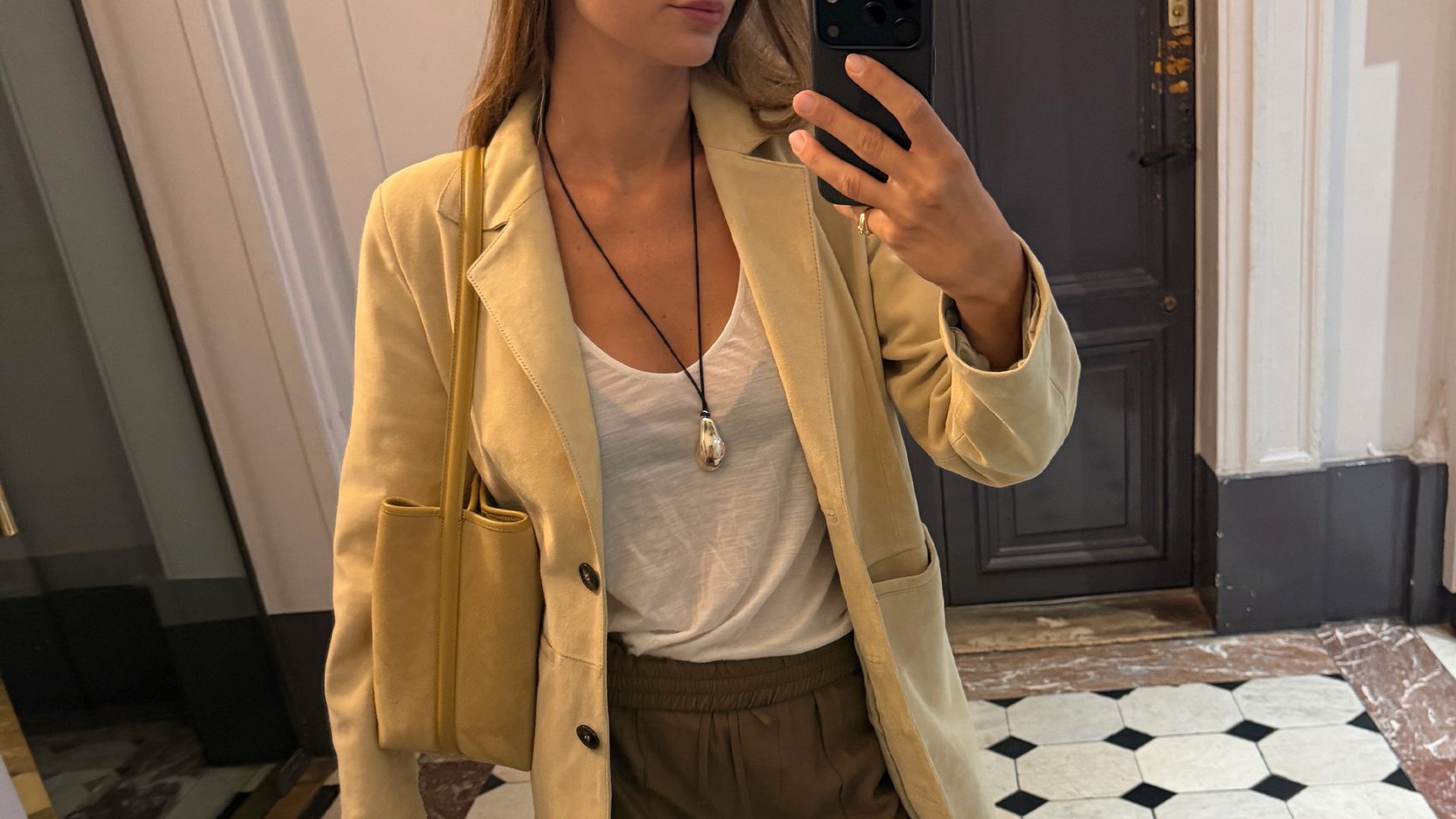 New Photo - Spotted In Paris: 3 Flat-Shoe Trends That Look Rich and Classic
