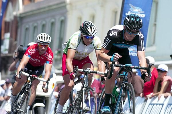 Chris Sutton (Team Sky) leads David Pell (Lowe Farms/Boomaroo Nurseries) and Mark Renshaw (02 Networks) in a breakaway attempt.