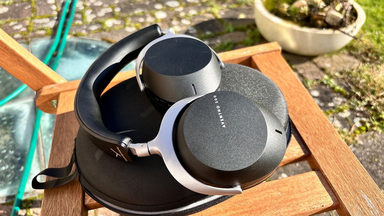 Beyerdynamic Aventho 300 wireless over-ear headphones