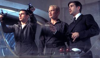 Minority Report Tom Cruise shows off his evidence to Neal McDonaugh and Colin Farrell