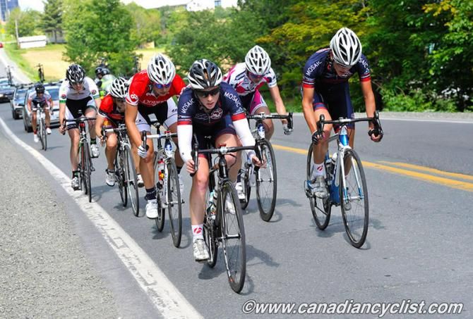 A group chases back to the leaders
