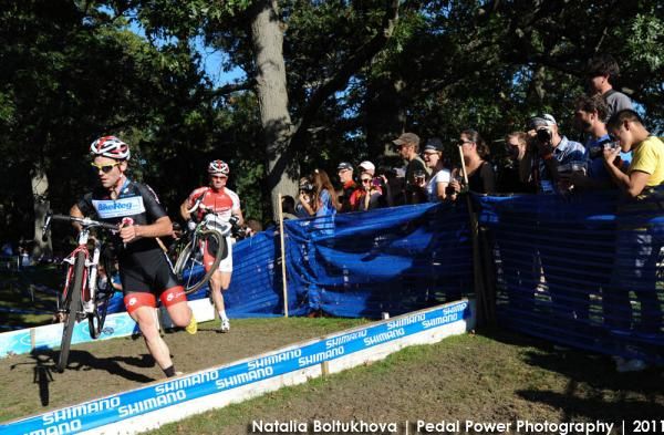 Lindine leads McNicholas through the barriers