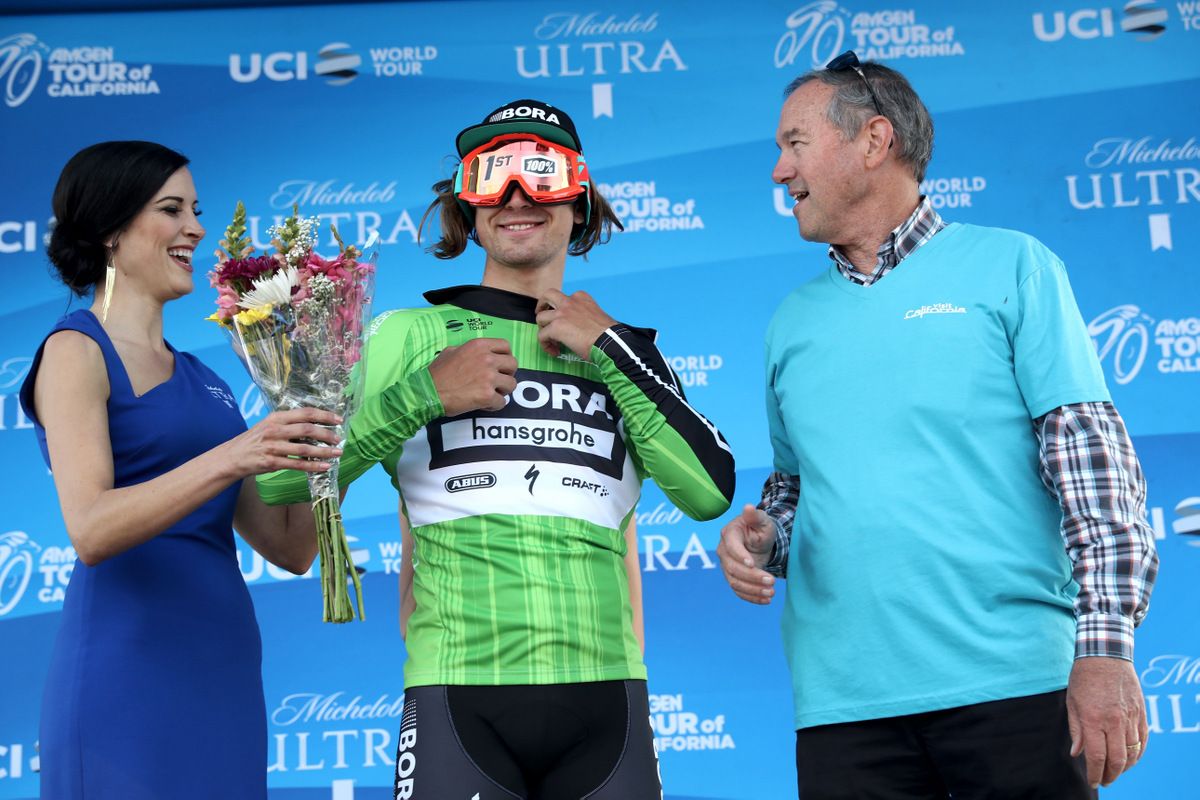 Peter Sagan goofing around with his ski goggles