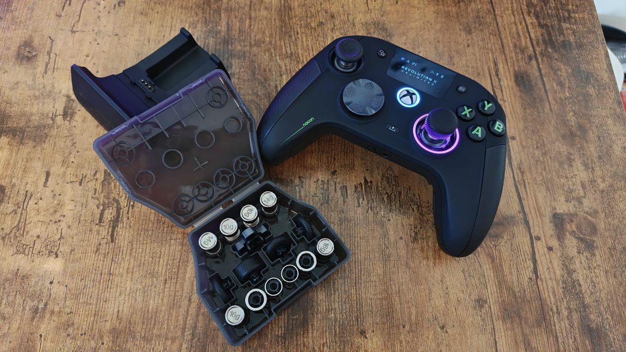 The Nacon Revolution X Unlimited next to its swappable parts box