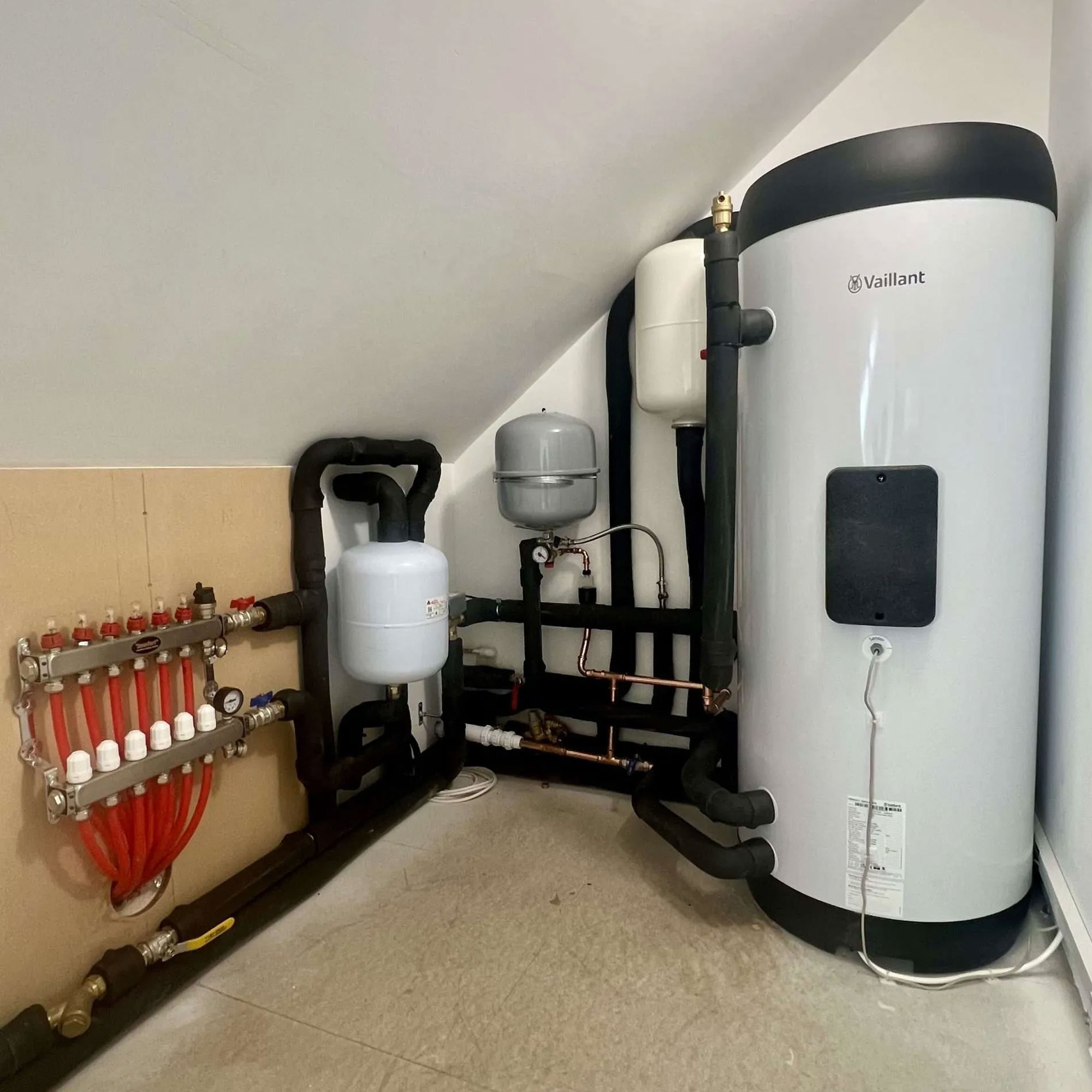 hot water cylinder for heat pump