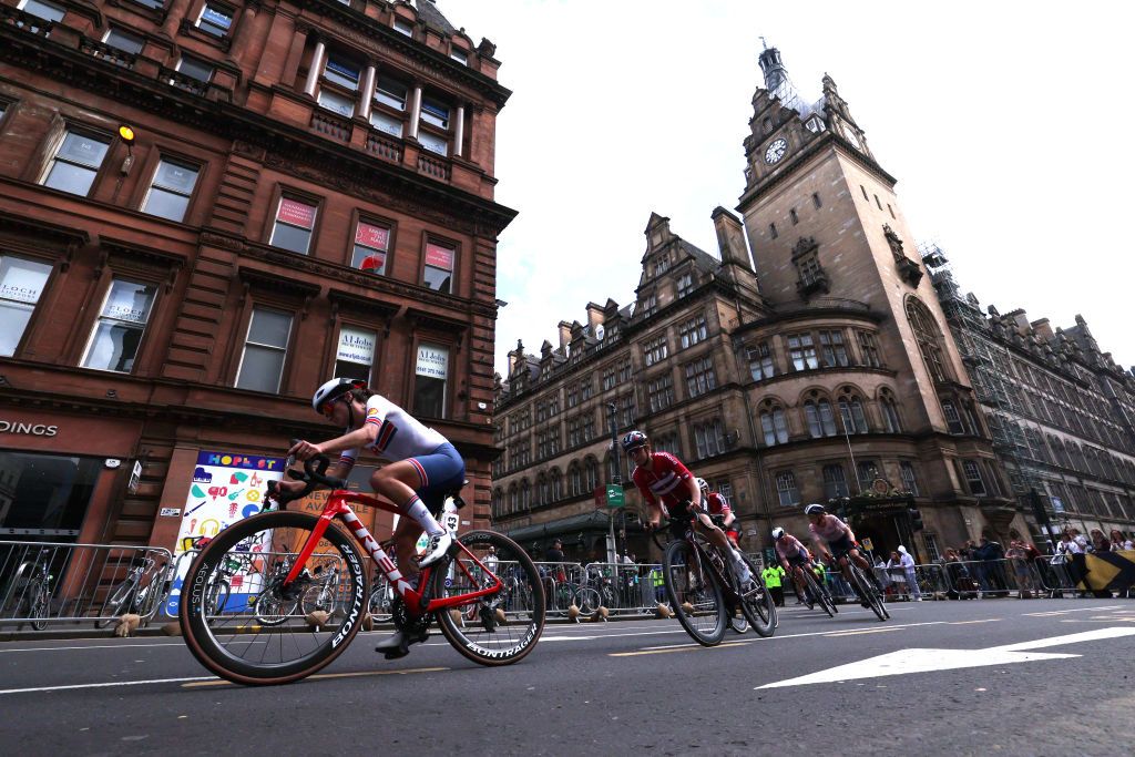 Elizabeth Deignan (Great Britain) was very active during the race