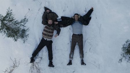 Kenneth Branagh as Nikolai Ustinov and Ryan Reynolds as Lieutenant Troy "Assassin" Kelly in Mayday