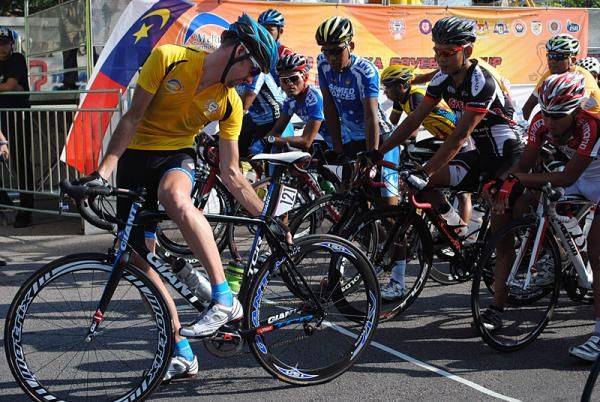 David McCann (Giant Asia Racing Team) checks his rear brake.