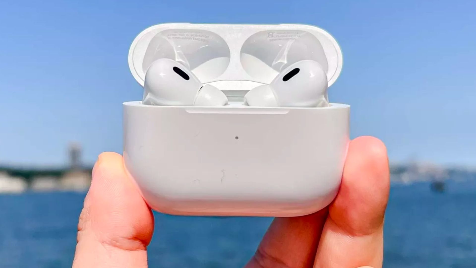 I just tried the new AirPods Pro 2 adaptive audio features — and they