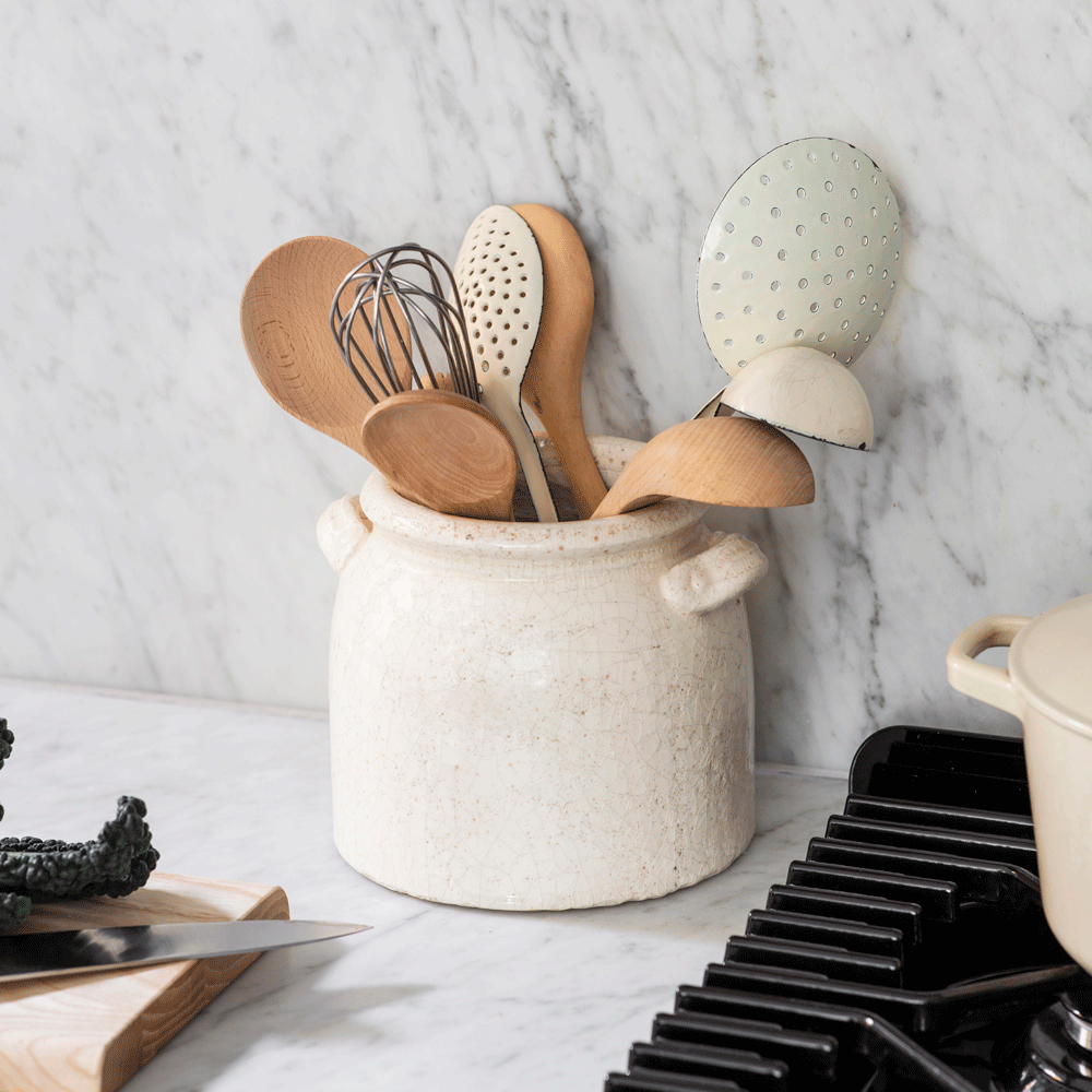 kitchen utensils in ceramic jar