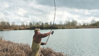 Catching Carp In The Winter With A Baiting Pole - HF Angling